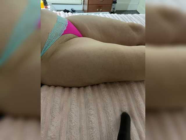 Curcubeu67 live cam on BongaCams