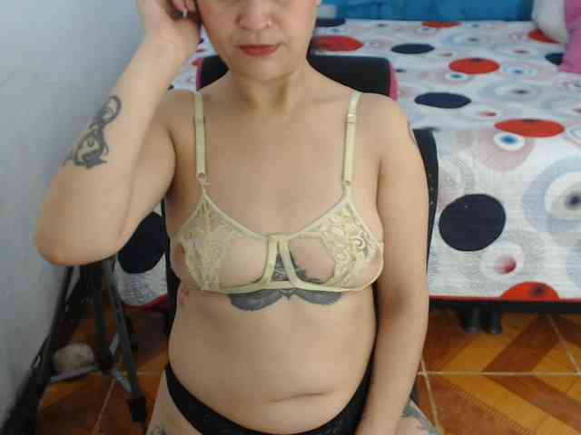 samanthasquirt1212 webcam