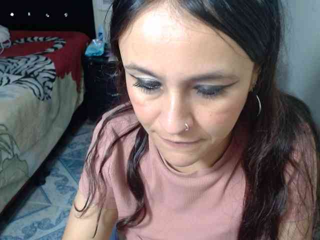 Model: samanthasquirt1212
