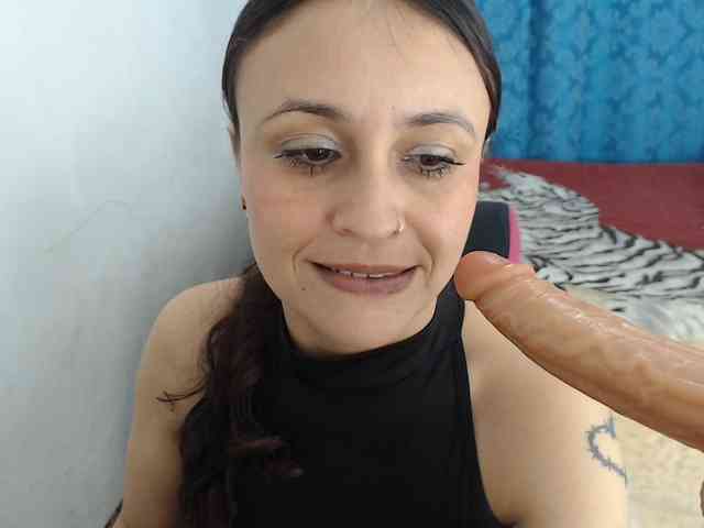 Model: samanthasquirt1212