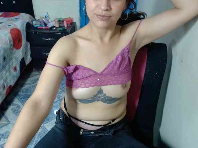 samanthasquirt1212 webcam