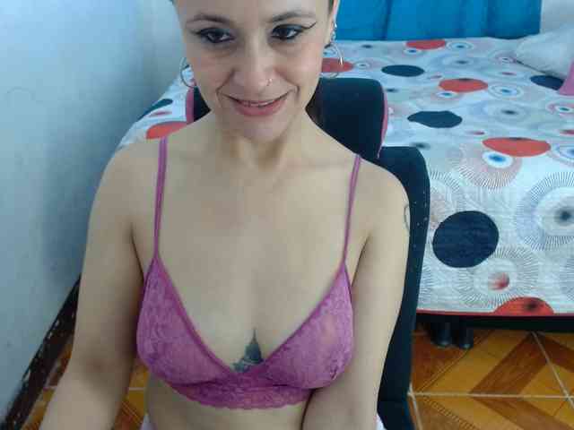 samanthasquirt1212 webcam