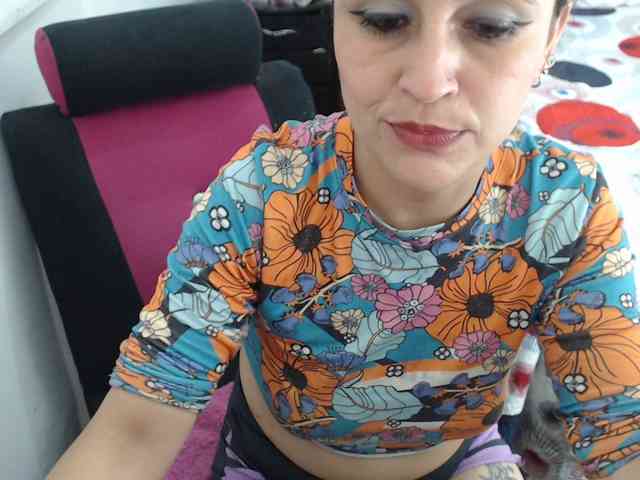samanthasquirt1212 webcam