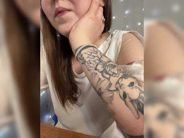 Alena121 live cam on BongaCams