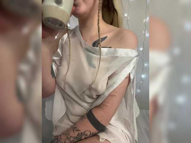 Alena121 live cam on BongaCams