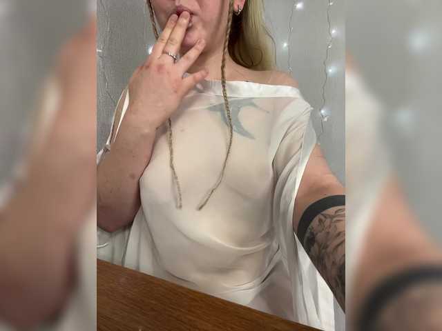 Alena121 live cam on BongaCams
