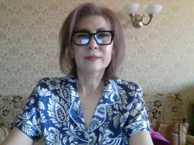 ElegantLady00 live cam preview