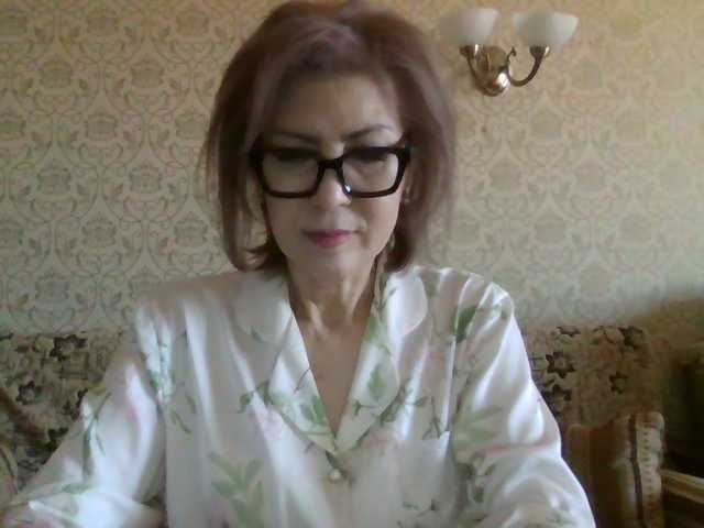 ElegantLady00 live cam preview