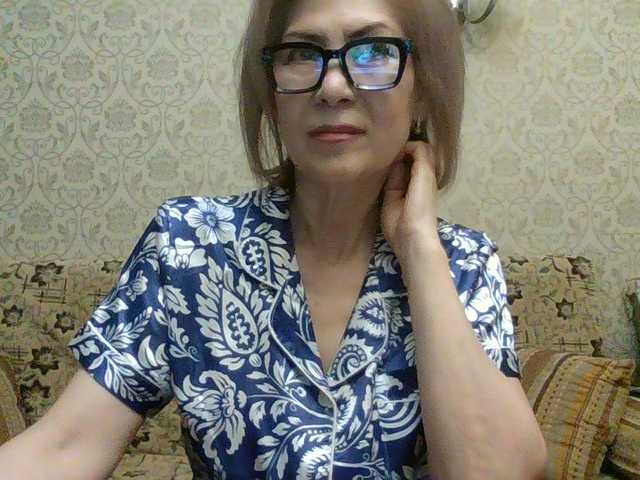ElegantLady00 live cam preview