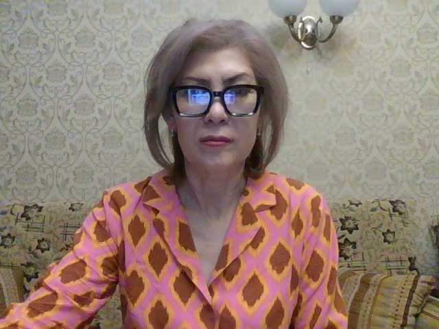 ElegantLady00 live cam preview