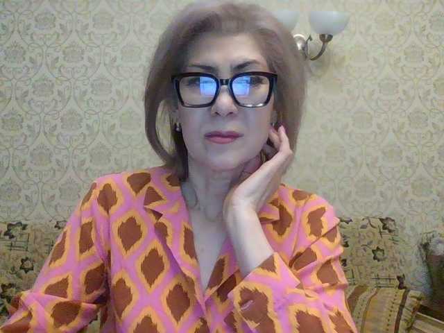 ElegantLady00 live cam preview