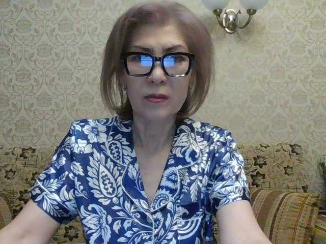 ElegantLady00 live cam preview
