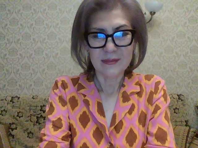 ElegantLady00 live cam preview