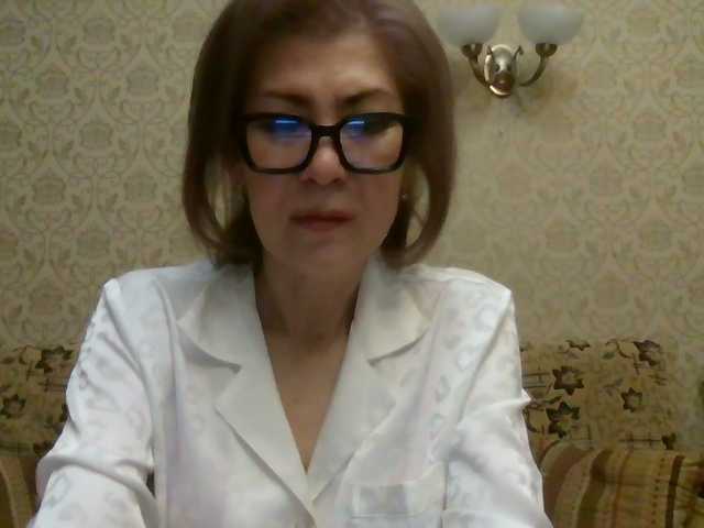 ElegantLady00 live cam preview