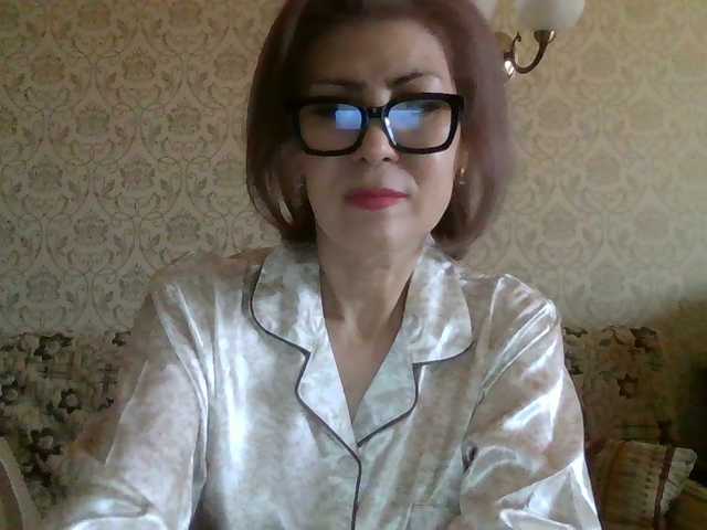 ElegantLady00 live cam preview