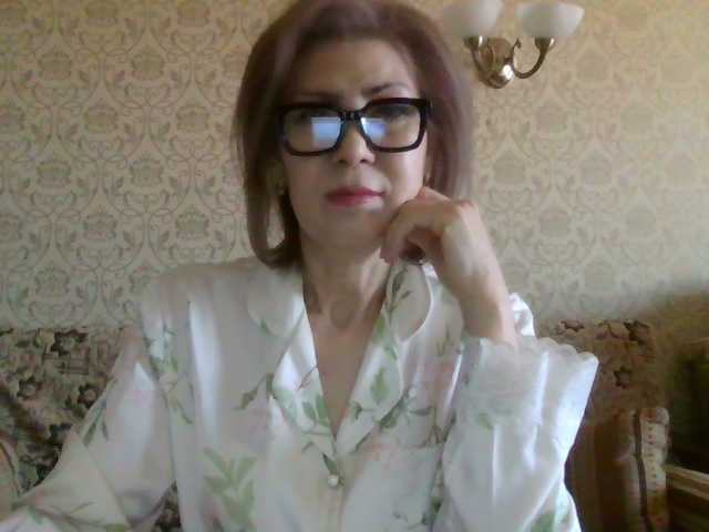 ElegantLady00 live cam preview