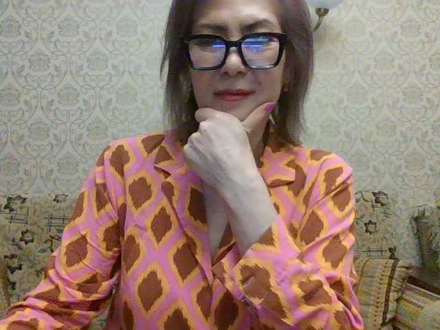 ElegantLady00 live cam preview