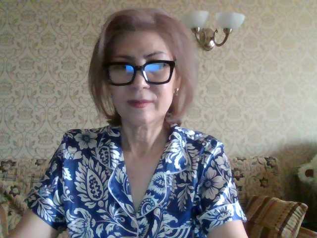 ElegantLady00 live cam preview
