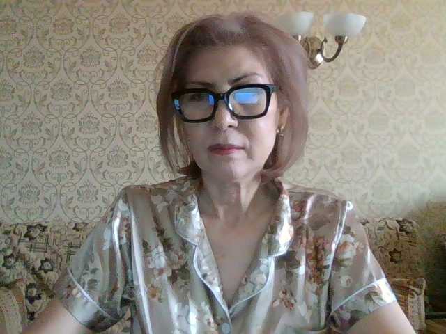 ElegantLady00 live cam preview