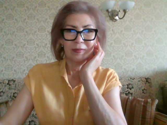 ElegantLady00 live cam preview