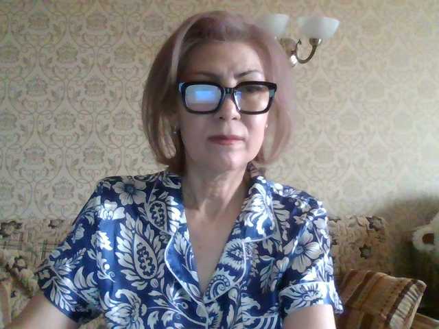 ElegantLady00 live cam preview