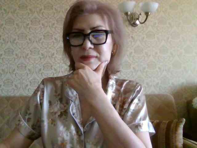 Model: ElegantLady00