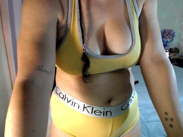 julietamanson1 live cam preview
