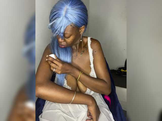 CleavageKING's BongaCams show and profile