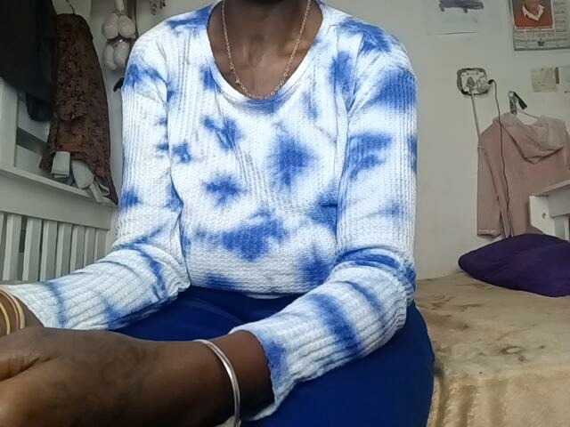 CleavageKING's BongaCams show and profile