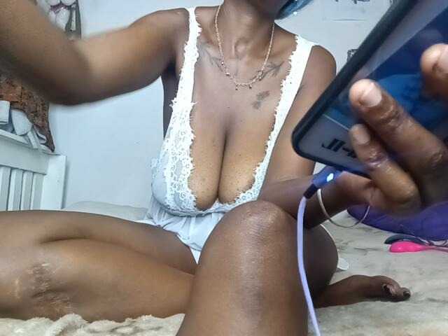 CleavageKING's BongaCams show and profile