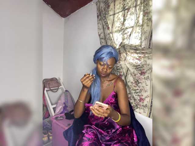 CleavageKING's BongaCams show and profile