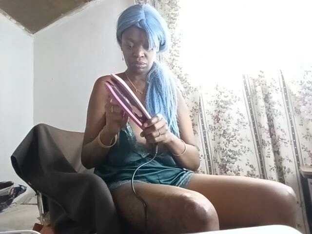 CleavageKING's BongaCams show and profile