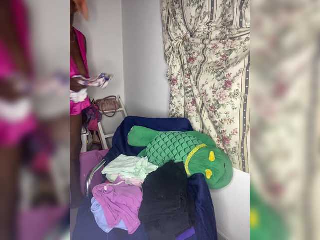 CleavageKING's BongaCams show and profile