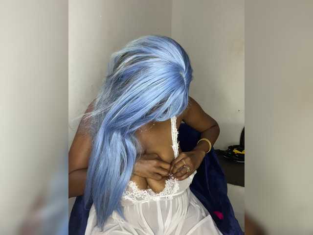 CleavageKING's BongaCams show and profile