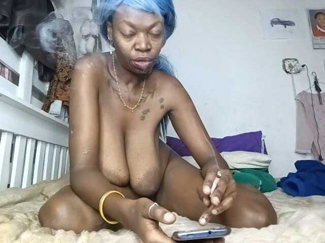 CleavageKING's BongaCams show and profile