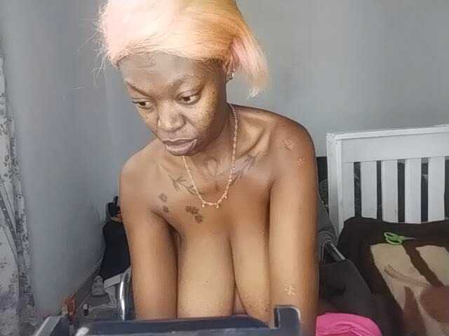 InstaG_TittyMonroe webcam