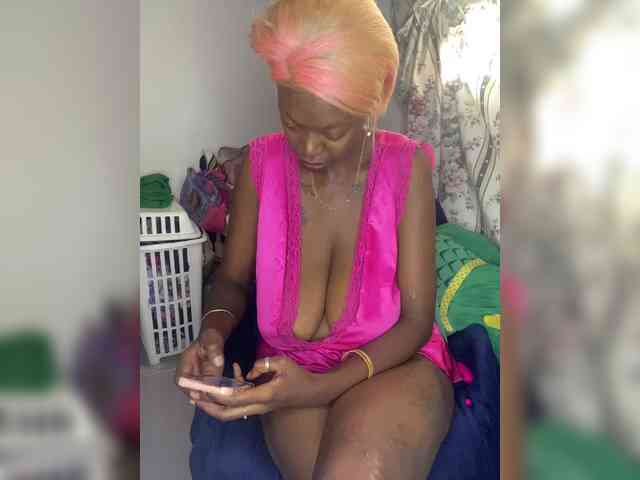 InstaG_TittyMonroe webcam