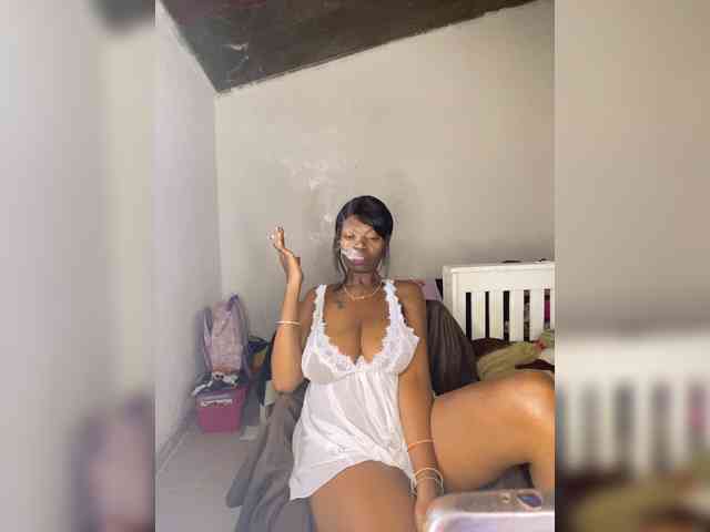 InstaG_TittyMonroe webcam