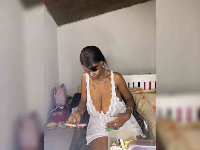 InstaG_TittyMonroe webcam