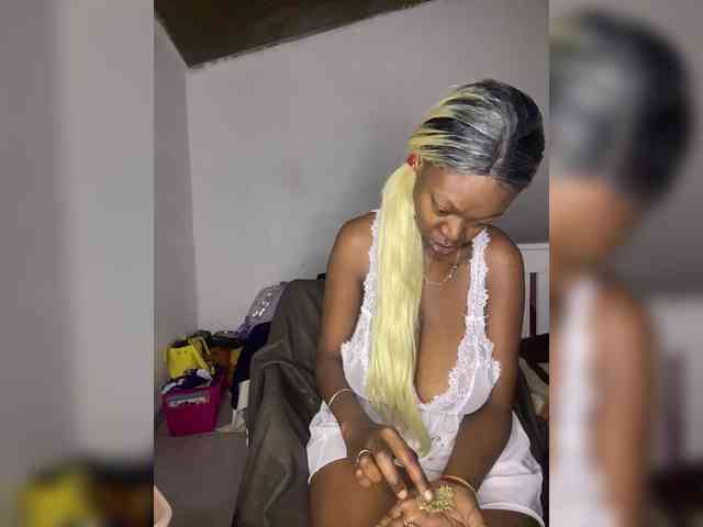 InstaG_TittyMonroe webcam