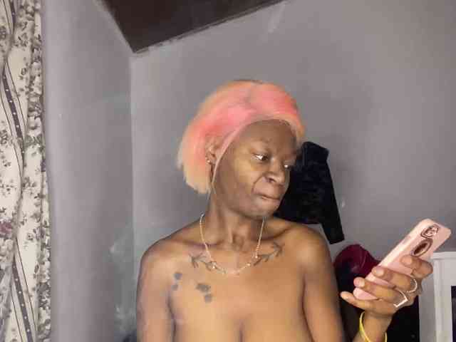 InstaG_TittyMonroe