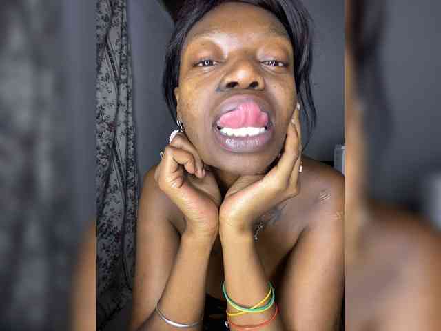 Model: InstaG_TittyMonroe