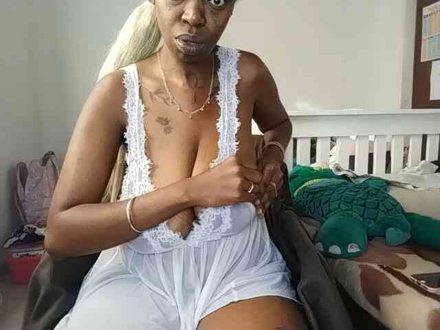 Model: InstaG_TittyMonroe