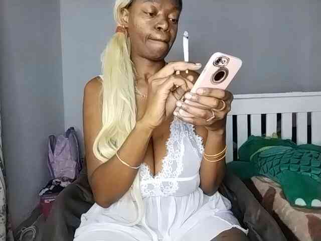 InstaG_TittyMonroe webcam