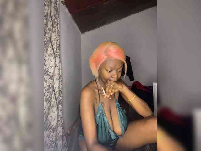 InstaG_TittyMonroe