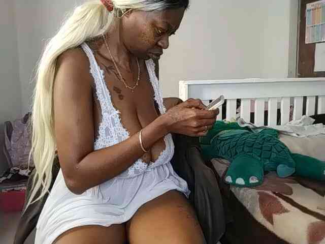 InstaG_TittyMonroe webcam