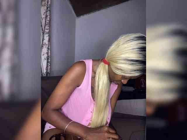 InstaG_TittyMonroe webcam