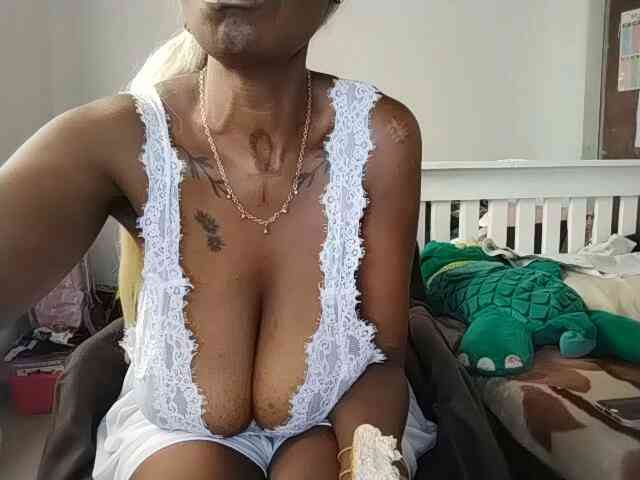 InstaG_TittyMonroe webcam