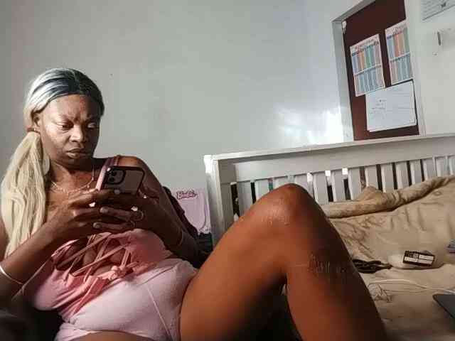 InstaG_TittyMonroe webcam