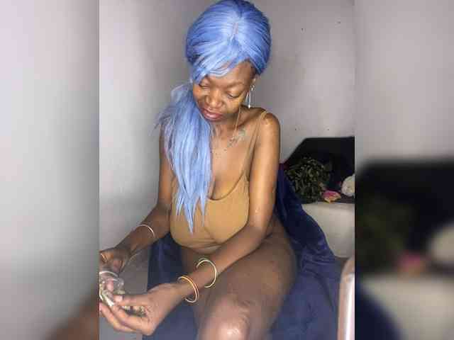 InstaG_TittyMonroe webcam